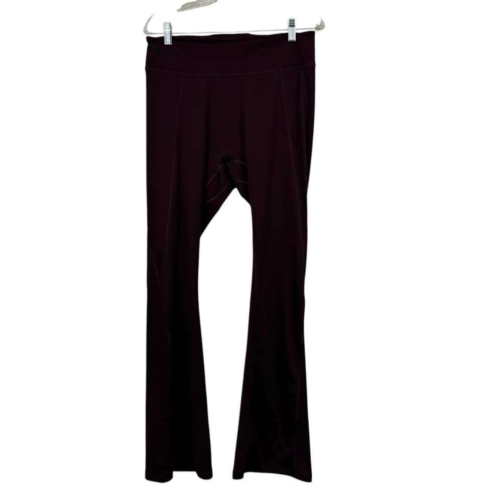 Free People Resilience Slim Leg Flare Yoga Pants Leggings in Fig Jam Size XL - Picture 3 of 13
